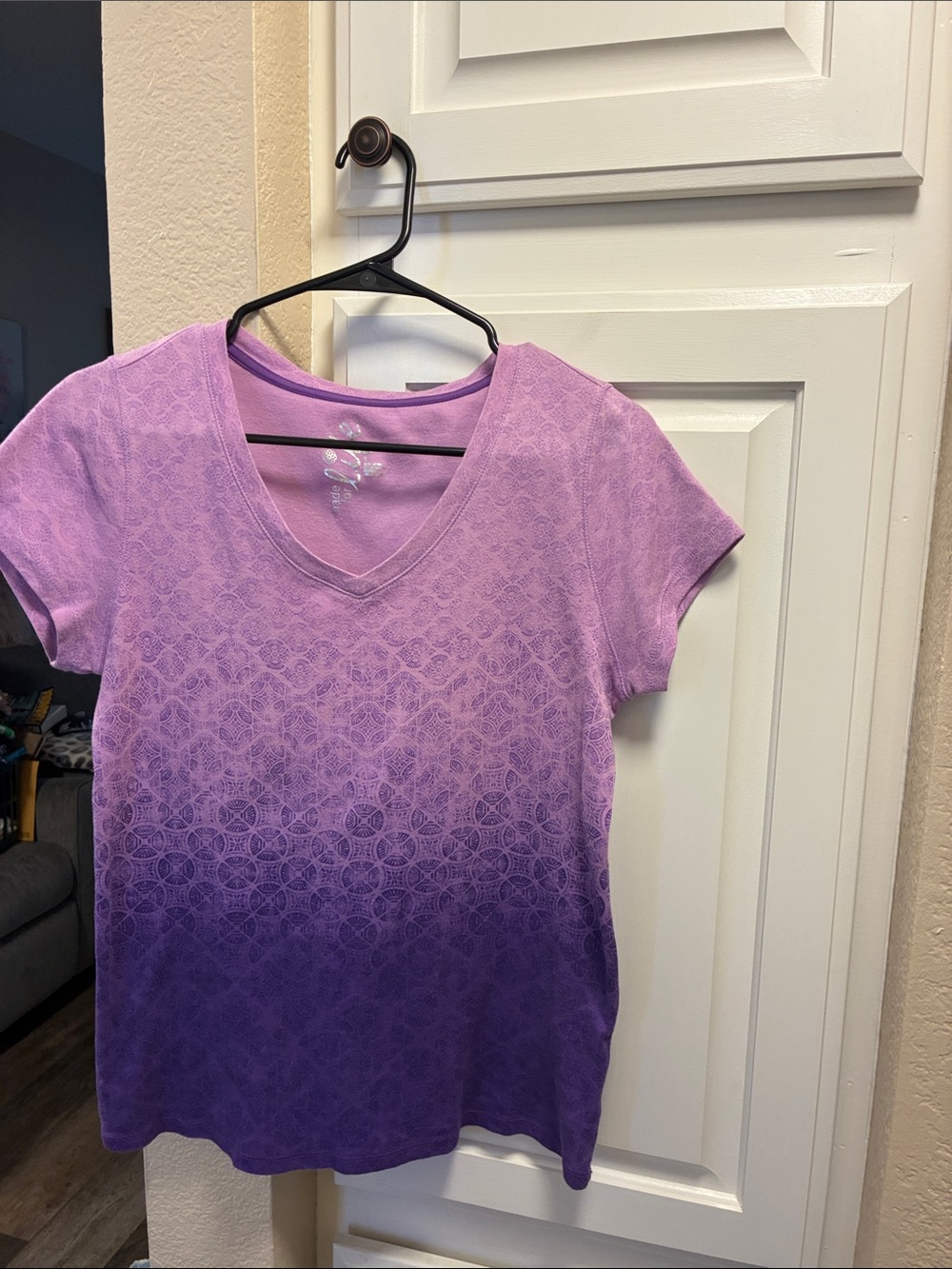 4 for $10 💗💗 made for life Purple ombré 100% cotton V-Neck tshirt